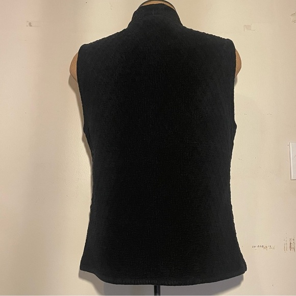 Eucalyptus women’s black quilted vest with design imprinted size small - Picture 4 of 6